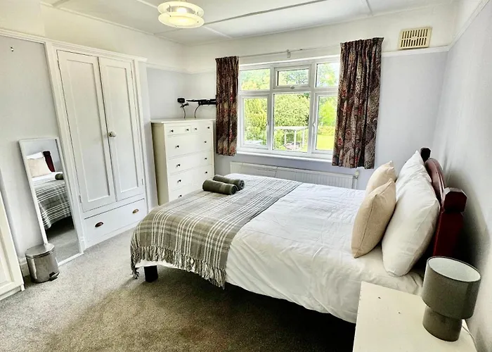 Bright Room Near Southmead